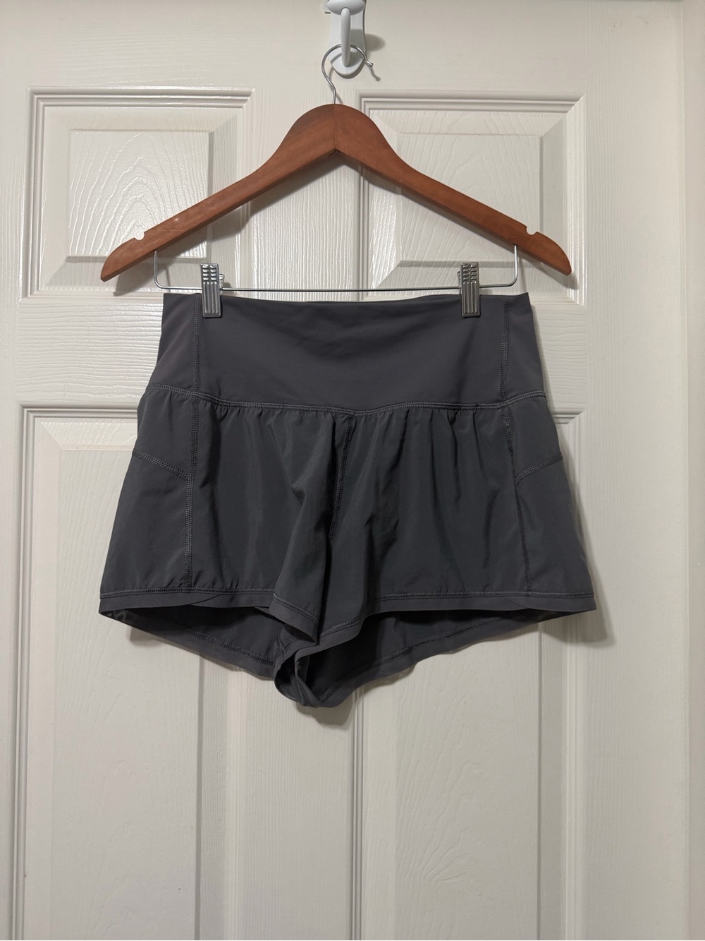 Lululemon athletica high rise shorts size 8 euc